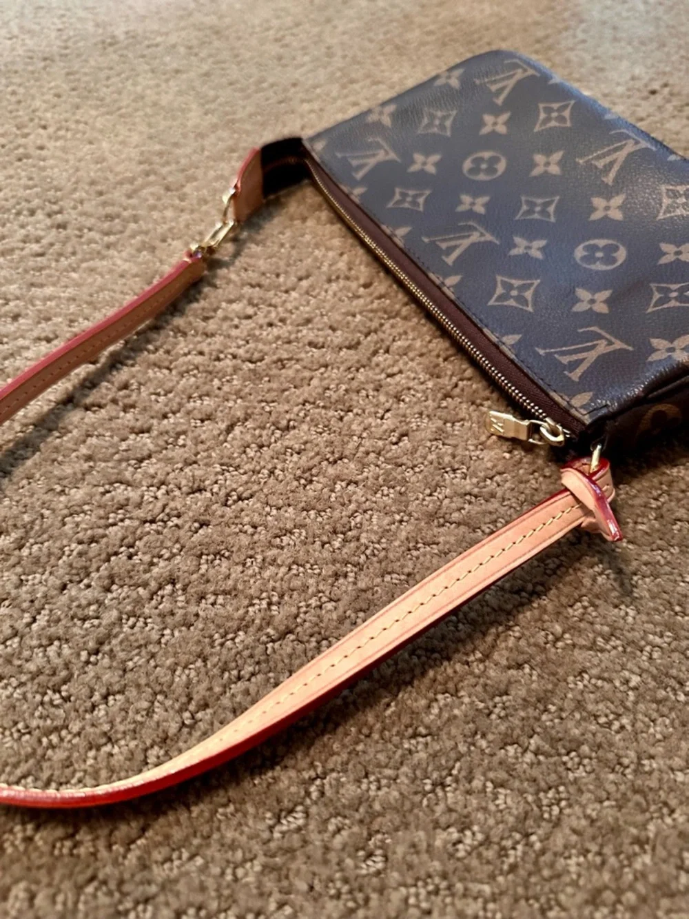 👜PERFECT LIKE NEW Louis Vuitton Monogram Pochette Shoulder Bag👜 - Picture 4 of 13